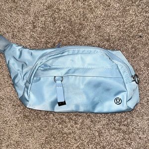 Lululemon fannypack